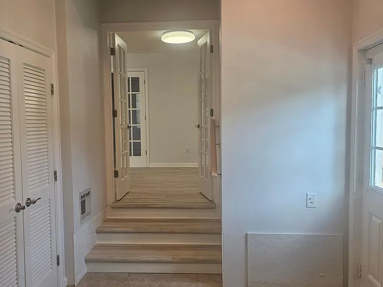 1068 Sharon Dr — Photo 11