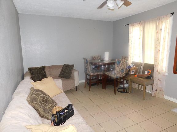 4th image of 1716 Roxella St