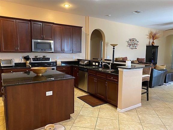 5th image of 83 Long Meadow Ct