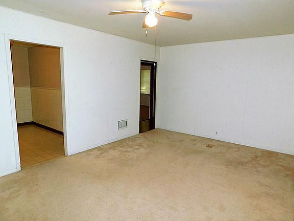 3rd image of 209 E Norris St