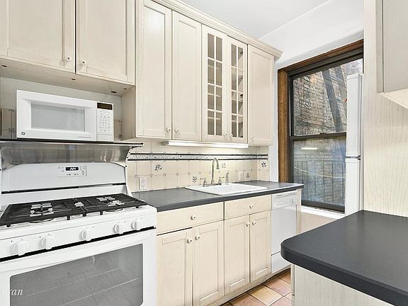2nd image of 210 W 21st St APT 3FE