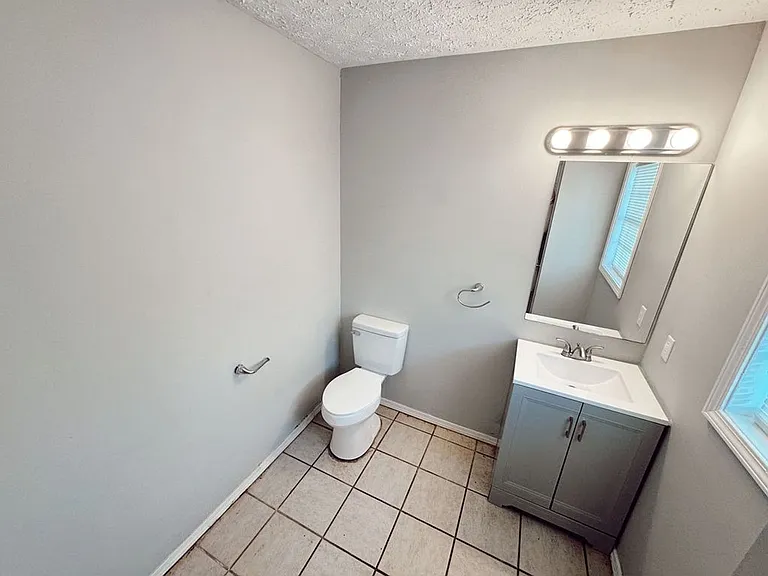 Valley View Apartments — Photo 47