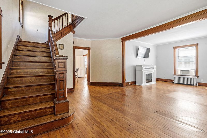 4th image of 334 Guy Park Avenue