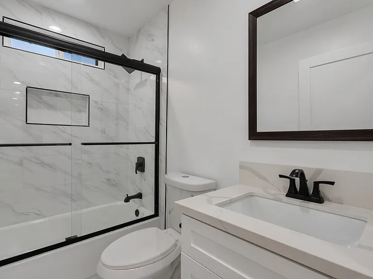 2708 S Cochran Ave — Photo 22