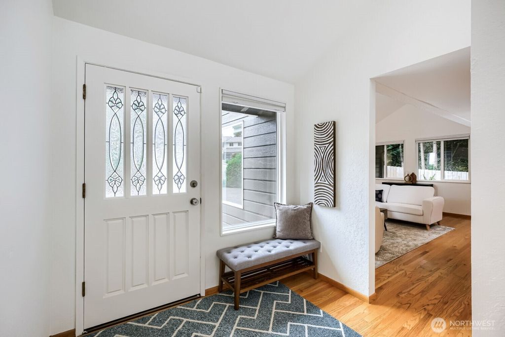 15301 SE 48th Drive, Bellevue, WA - View 3