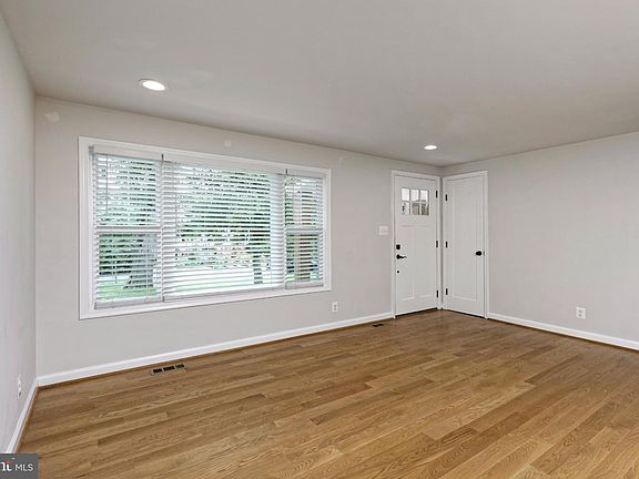 5th image of 409 E Marshall St