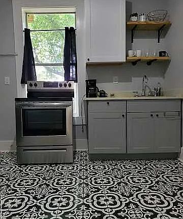 3rd image of 116 Carolina St APT 1
