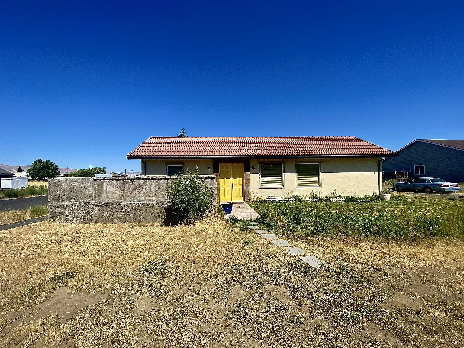 3 bed, 1000 sqft, $1,900 — Photo 2