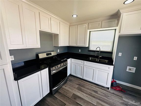 5th image of 1028 Santa Lucia Dr