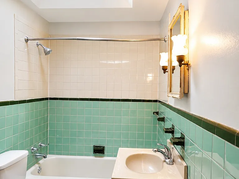 5819 N American St — Photo 10