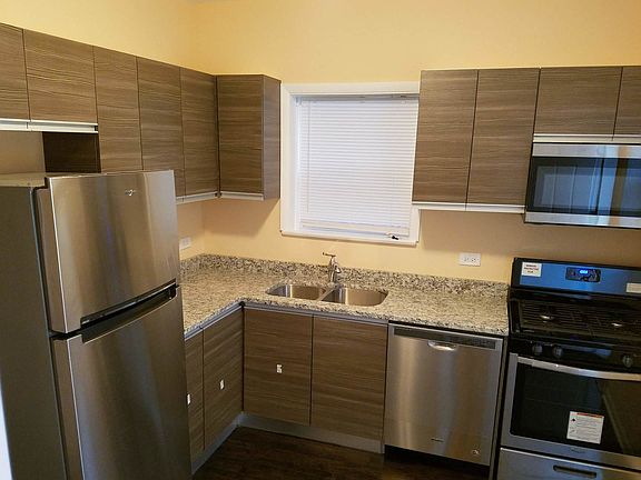 3rd image of 3249 W Wilson Ave