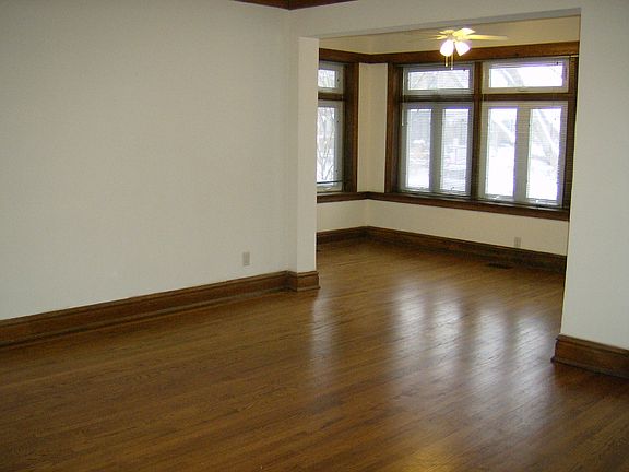 PRT LIVING RM & SUN RM