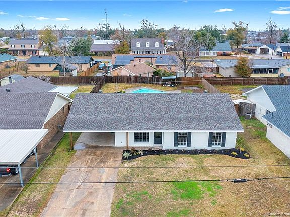 3rd image of 2815 Mary Ann Dr
