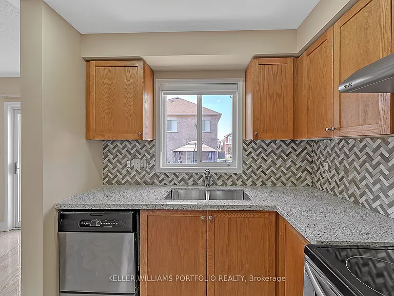 99 Dells Cres — Photo 16