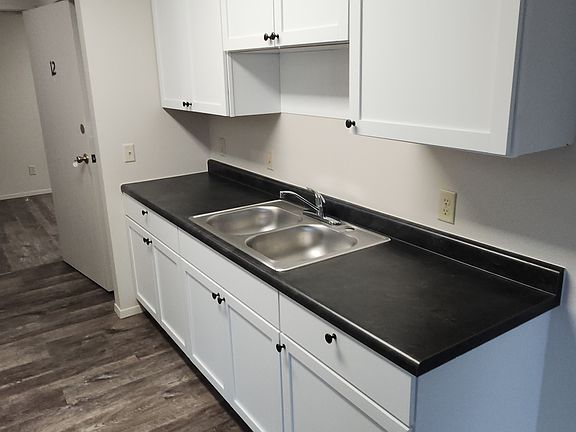 3rd image of 321 S Poplar Ave Unit 6