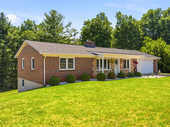 523 Christiansburg Pike NE, Floyd, VA 24091