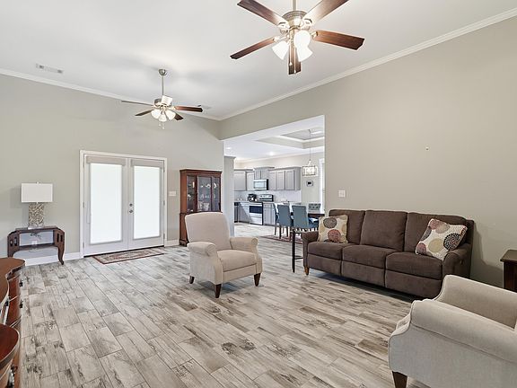 4th image of 111 Lomaland Dr