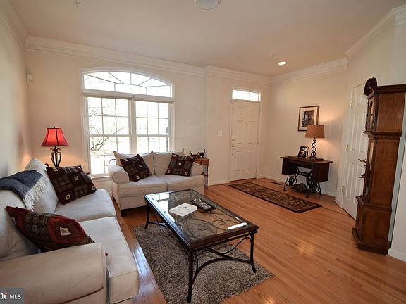 2nd image of 326 Fallsgrove Dr