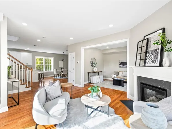 4 Old County Rd #B, Smithfield, RI 02917