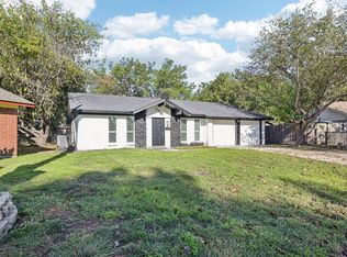 353 Forrest Hill Cir, Grand Prairie, TX 75052