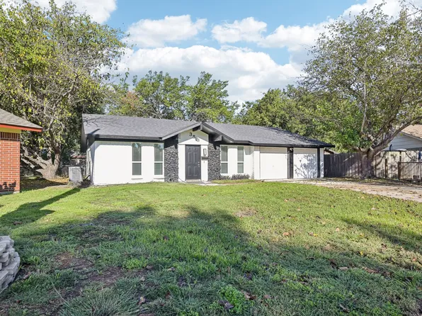 353 Forrest Hill Cir, Grand Prairie, TX 75052