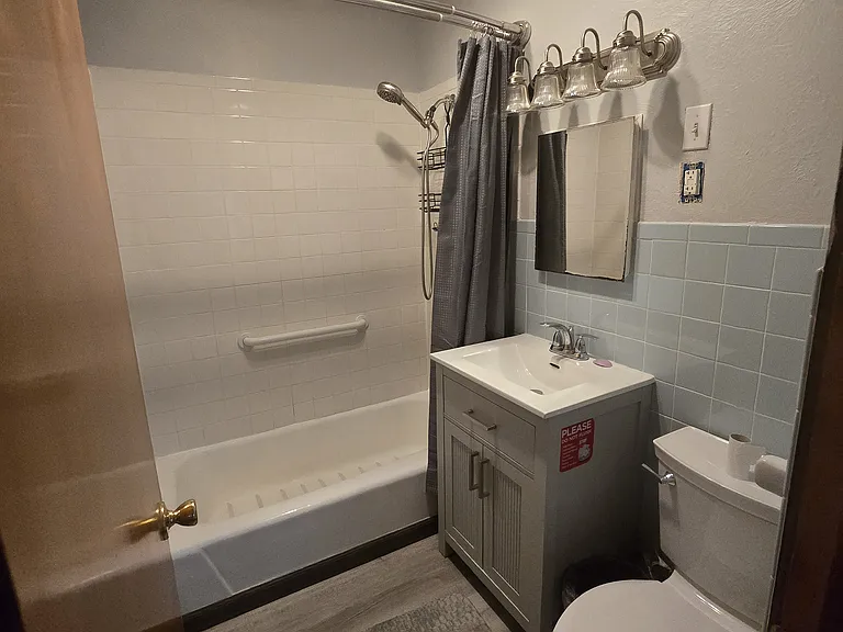 715 W Broadway St — Photo 14