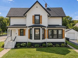 3 Madison St #1, Algonquin, IL 60102