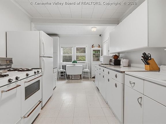 4th image of 2162 Clay Rd