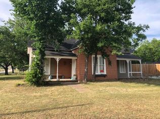 801 1st St, Graham, TX 76450