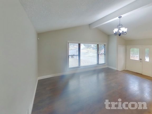 2nd image of 1916 Lamplight Dr