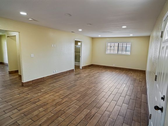 3rd image of 11817 1/2 Glenoaks Blvd