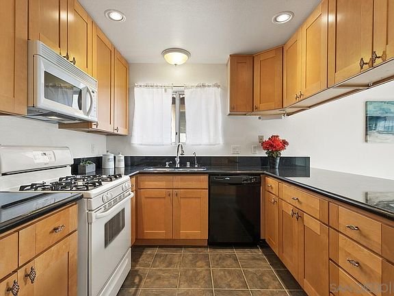 3rd image of 4689 Rose Dr