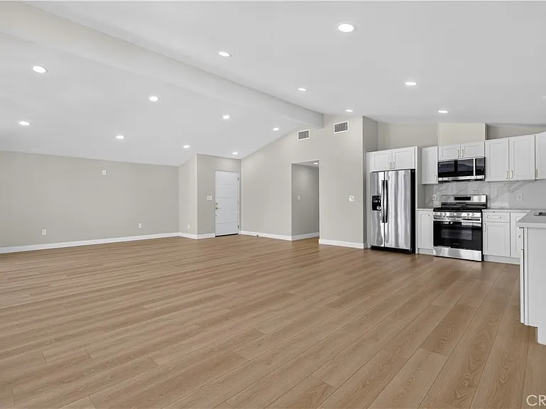 16427 Clymer St — Photo 10