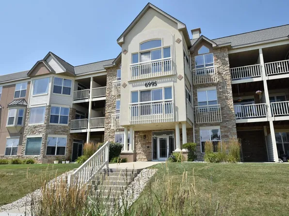 6995 South Riverwood BOULEVARD #S-209, Franklin, WI 53132