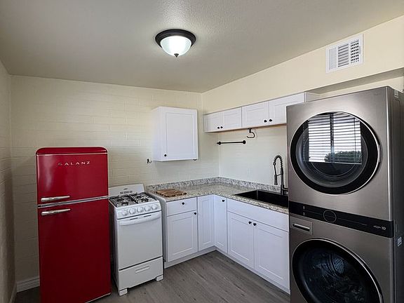 3rd image of 524 Stowell Ave APT 2