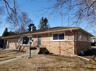 1202 Windiate St, Manitowoc, WI 54220