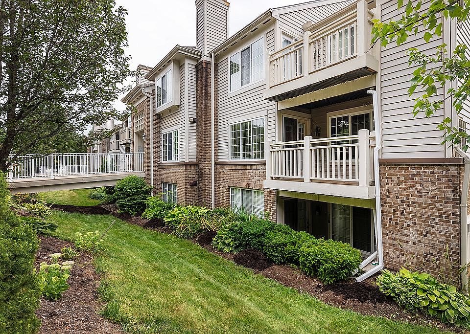 1st image of 9850 Regatta Dr #33201