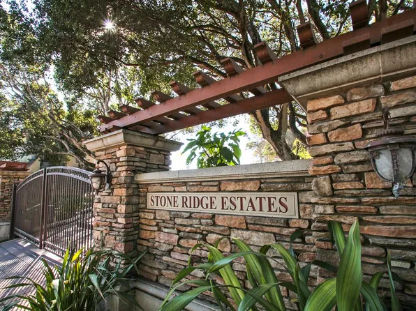 2220 Silver Stone St, Royal Oaks, CA 95076