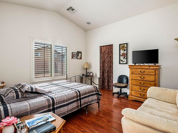 5th image of 39963 W Thornberry Ln