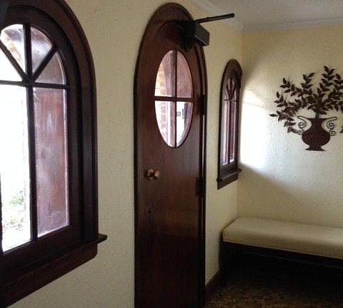 3rd image of 6310 N Rockwell St APT 2
