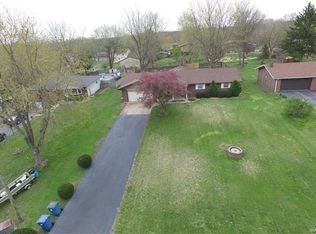 95 Red Coach Ln, Troy, IL 62294