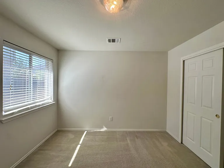 4700 Sydney Harbour Ct — Photo 35