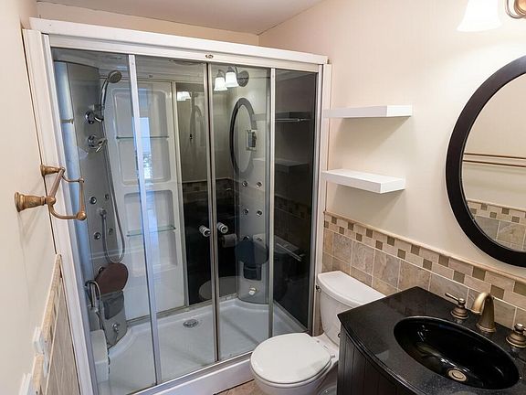 5th image of 928 Summerlin Falls Court