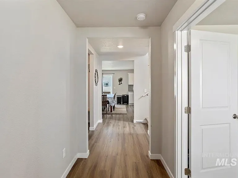 765 SW Huebert — Photo 2