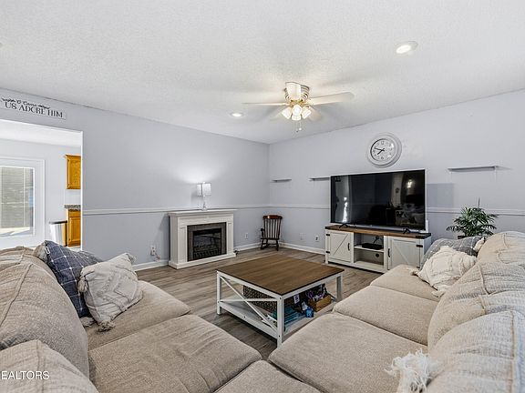 5th image of 117 Bertha Ln