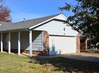 907 W Linden St, Rogers, AR 72756
