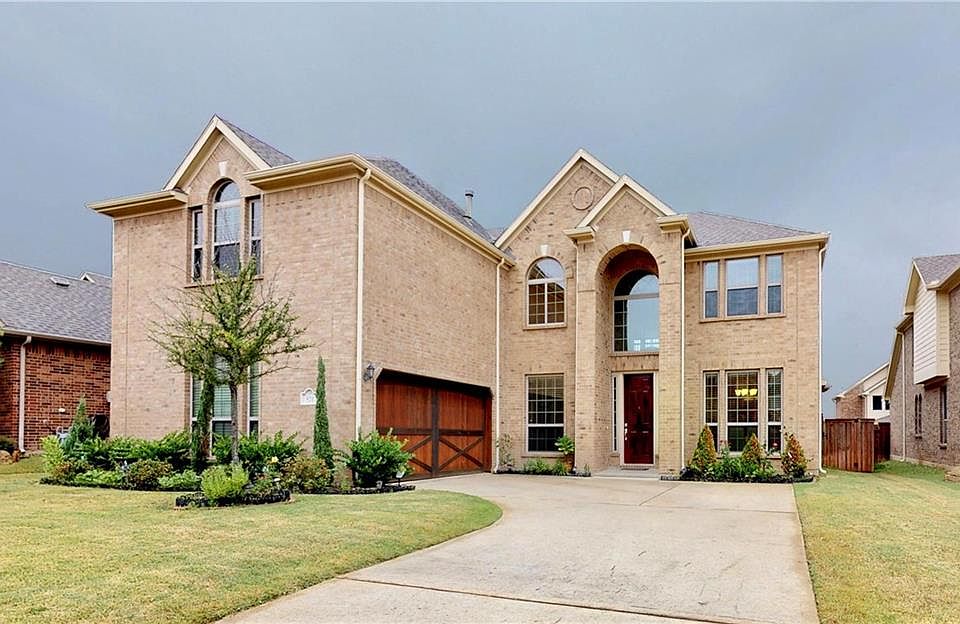 1st image of 521 Royal Glade Dr