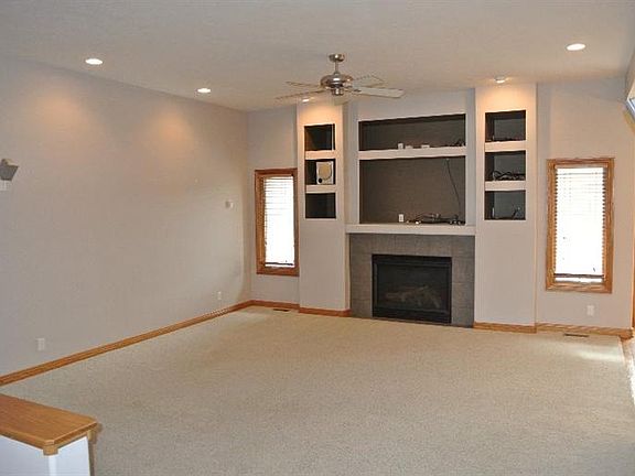 2nd image of 880 Morning Glory Ct