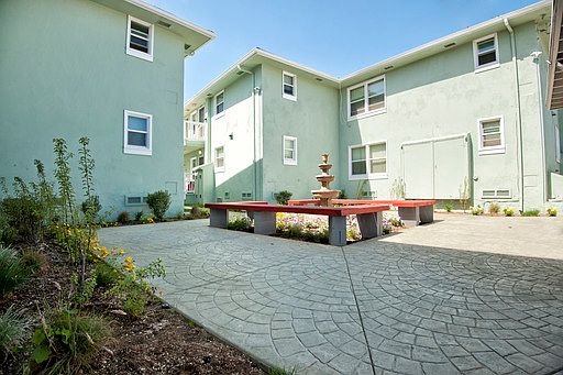 3rd image of 4460 Le Park Dr