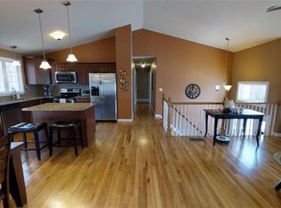 40 Melody Ln, Cranston, RI 02920
